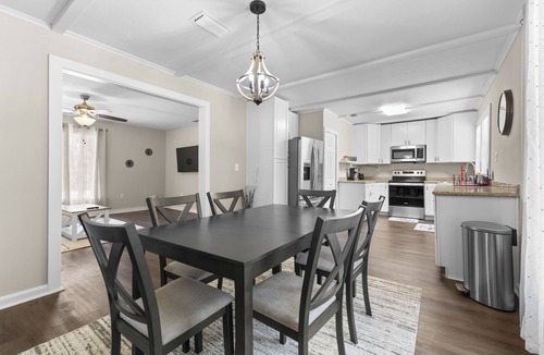 Fort White House | 3-bed 2 bath River house on the Santa fe. 6 miles from Ginnie Springs