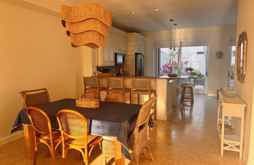 Old Naples Villa | 3-bed, 3-bath villa with pool in Olde Naples. Walk to 3rd, 5th and the beach!