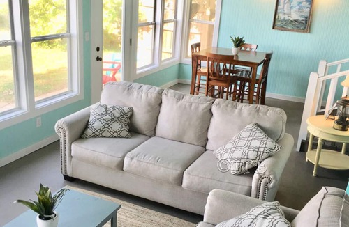 Fairhope House | 3 Bedroom/2 Bath Cottage with Pier on Mobile Bay. Two separate guest areas