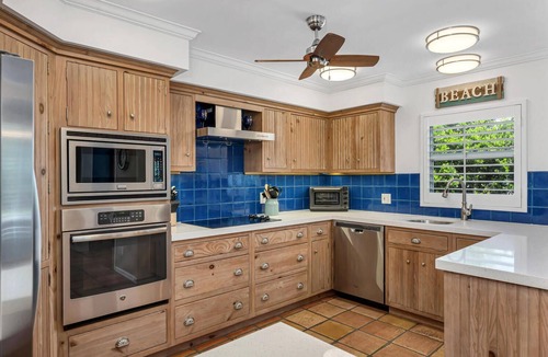 Old Naples House | 3 bedroom 3 and a half bathroom Townhome in heart of Old Naples with golf cart!