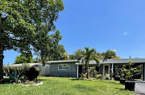Oakland Park House | 3 Bedroom and 3 Bathroom Home