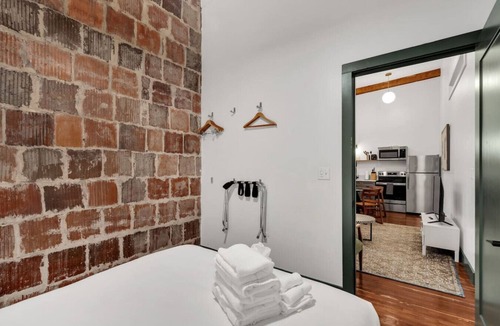 French Quarter Bed & Breakfast | 3 Bedroom Apartment, French Quarter, Walk Everywhere, Pool, Streetcar