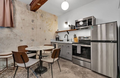 French Quarter Bed & Breakfast | 3 Bedroom Apartment, French Quarter Stay Next to Saenger, Streetcar