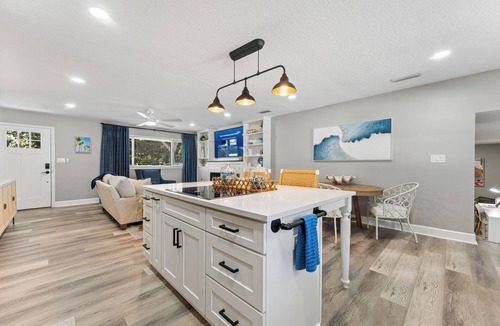 Palm Valley House | 3-bedroom beach house minutes away from ocean, Intercoastal, Sawgrass village!
