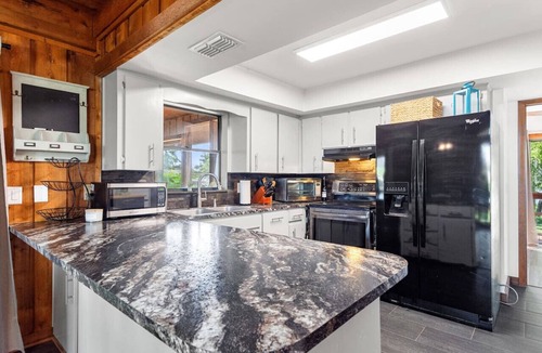 Winter Haven Apartment | 3 bedroom cabin, 15 minutes to Legoland, lake view