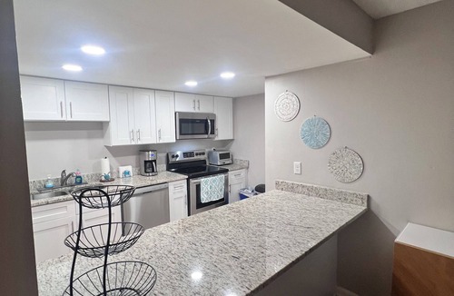 Indian Rocks Beach Condo | 3-bedroom condo in Indian rocks beach , 10 minute walk to beach.