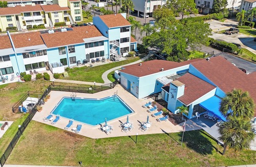 Indian Rocks Beach Condo | 3-bedroom condo in Indian rocks beach , 10 minute walk to beach.