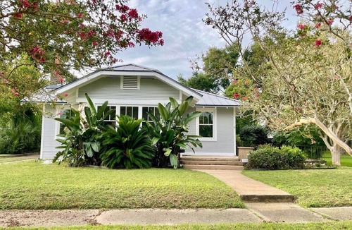 East Hill House | 3 bedroom East Hill home 1 block from Bayview Park