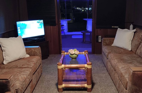 Midtown House | 3-bedroom house boat in tranquil Key West with AC