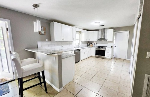 Fellowship House | 3-bedroom house in charming Ocala with AC, WiFi. Located in the heart of Ocala