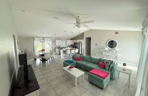 Englewood East House | 3-bedroom house in delightful Englewood with WiFi, AC. Live the dream