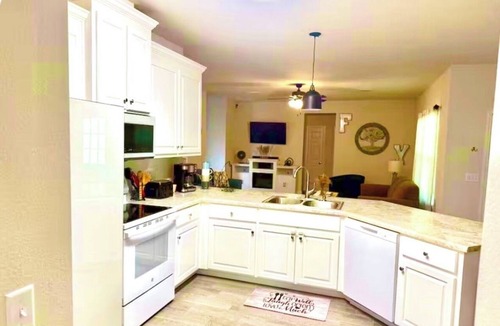 Milton House | 3-bedroom house in delightful Milton with cool AC and charm