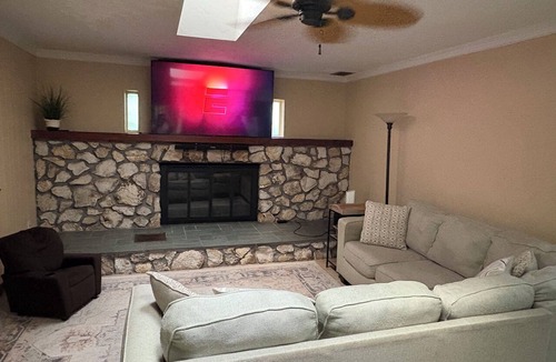 Gainesville House | 3-bedroom house in amazing Gainesville with cool AC close to EVERYTHING