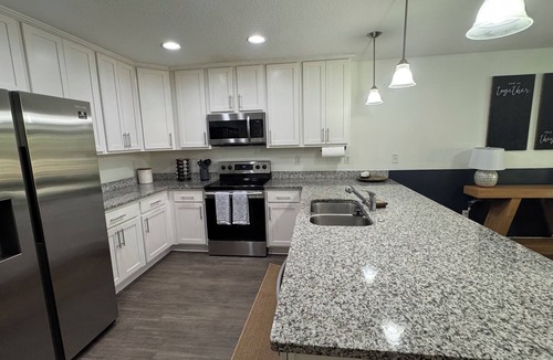 Sandalwood House | 3-bedroom house in Jacksonville near everything with great privacy.