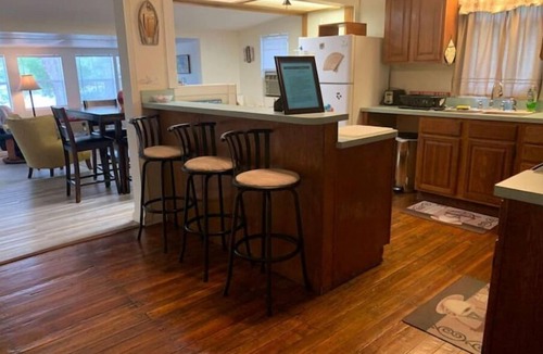 Putnam Hall House | 3 Bedroom House on Private Scenic Lake Mable