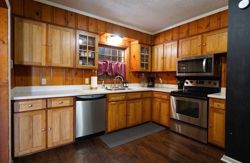 Whitehaven House | 3-bedroom house with game room near Graceland and the Airport!