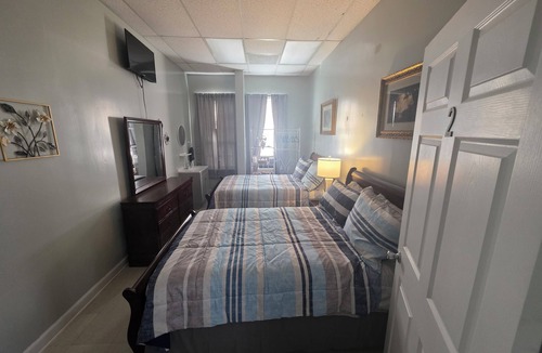 Natchez Resort | 3-bedroom resort in quaint Natchez Large Grand Room Pool Kitchenette Big Screens