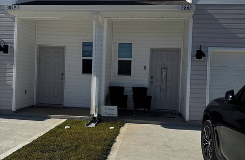 Milton House | 3-bedroom townhome in superb Milton with cool AC
