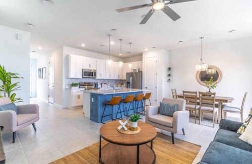 Davenport House | 3-bedroom townhome in charming Davenport with AC, fitness room, WiFi