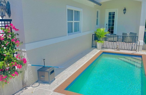 Park Shore House | 3 bedrooms 2.5 bathrooms screened patio heated pool minutes from downtown beach
