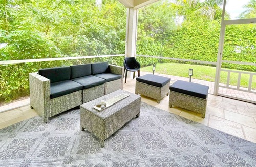 Park Shore House | 3 bedrooms 2.5 bathrooms screened patio heated pool minutes from downtown beach