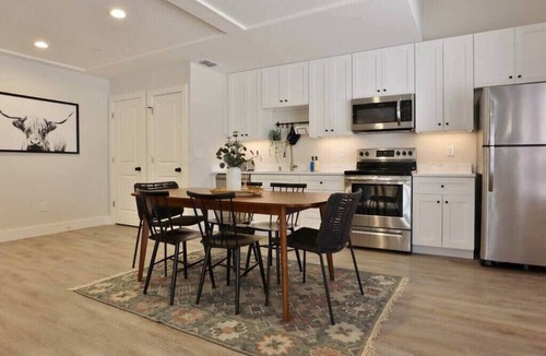 Downtown Jacksonville Apartment | 3 BR Urban Hideaway - Steps from Daily's/TIAA Fld!