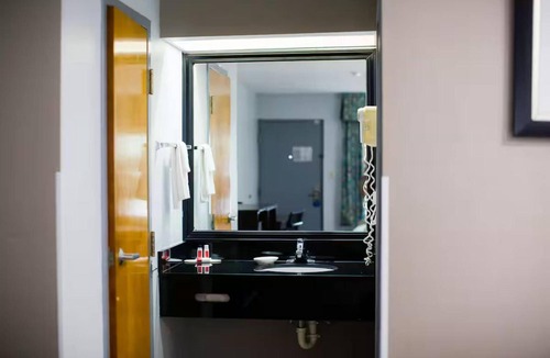 Mary Esther Hotel | 3 Family-Friendly Rooms near Air Force Armament Museum | Free On-Site Parking!