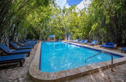 City Center House | 3 Great Suites Fit for Families! On-site Pools, Walk to Lummus Park Beach!