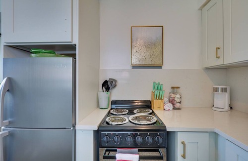 Royal Poinciana House | 3 Mi to Beach: Quaint Home w/Patio in Hollywood