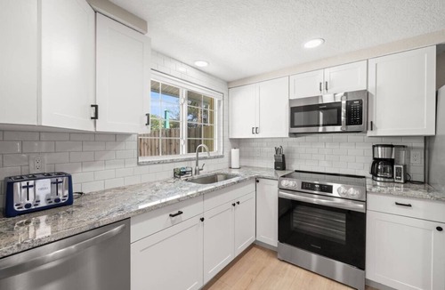 Ozona House | 3 miles to Honeymoon Island~ Firepit & Pool