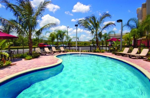 Wesley Chapel Hotel | 3 Poolside Suites Near Busch Gardens, ZooTampa, Golf & Premium Outlets
