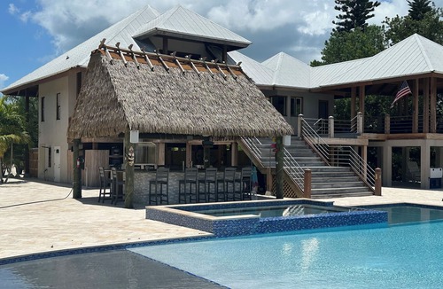 Tingler Island Villa | 30 DAY RENTAL ONLY! Beautiful 2.5 acre waterfront villa with pool , & tiki bar
