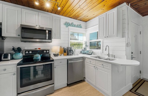 Laguna Beach Estates House | 30 FEET to Beach @ Access #83 ~ Laguna's "Oleander East Cottage"