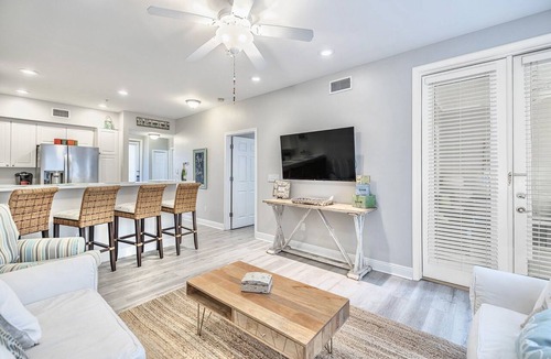 Santa Rosa Beach Condo | 30A 1st Fl Condo☀️ 131 10-Star Reviews | Huge Pool | Gym | Putting Area | Beach Gear ☀️Gated