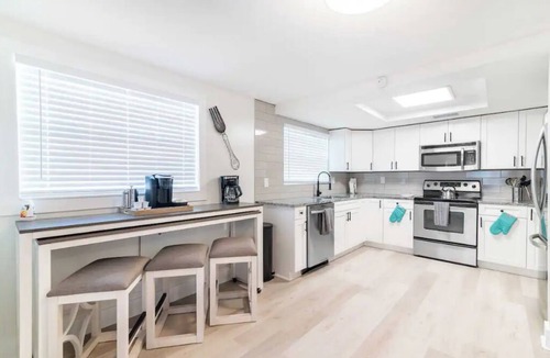 Apollo Beach House | 3B/2BA, oasis backyard/Hot tub, quiet neighborhood, ready for snowbirds too!