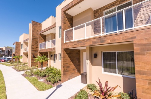 Florida Central Atlantic Coast House | 3B/R Heated Pool, Near Disney, Free Parking Free Wi-Fi