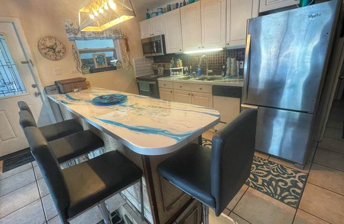 Key Colony Beach House | 3Bedroom 2Bath~Ice Machine~Kayaks~PaddleBoard~Fishing~Swim Spa~Cabana Club~Bikes