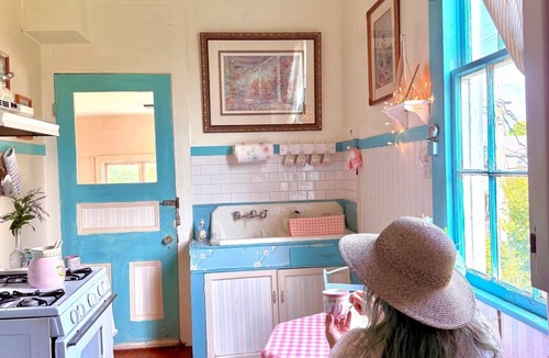Metairie Apartment | 3BR/1 BA APT, Designer, Upscale, luxury, Streetcar, French Quarter, Balcony!