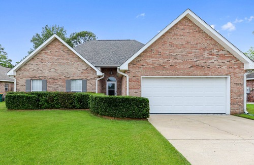 Gulf Hills House | 3BR 2BA - fenced backyard near downtown Ocean Springs & beach! Southern Comfort