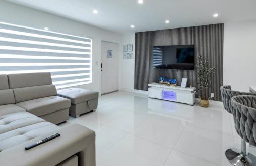 Wilton Manors House | 3BR Wilton Manor Cozy Home Just Minutes to The Drive and Beach