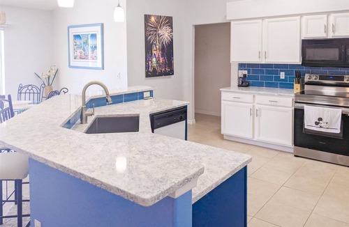 Sunridge Woods House | 4 Bed/3 Bath Sunny Lakeview Escape