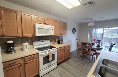 Bella Toscana House | 4 Bed home with private pool, close to Disney, free Wi-Fi newly renovated
