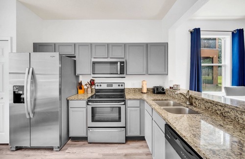 Regal Palms House | 4 Bedrm 3.5 Bath Home in Resort Community sleeps 10 Close to Theme Parks