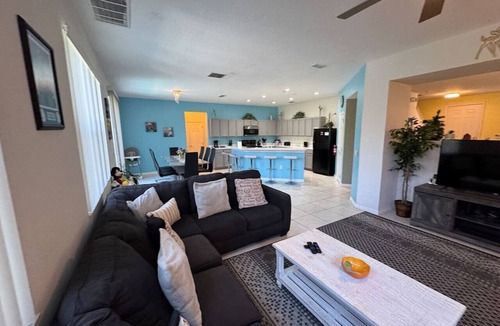Windwood Bay House | 4 Bedroom games room hot tub & pool close to Parks