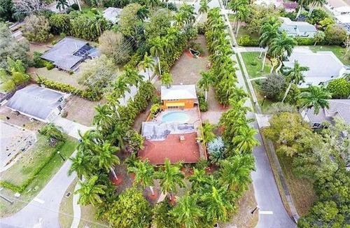 Country Club House | 4-bedroom home off McGregor with guesthouse, pool and large yard in Fort Myers