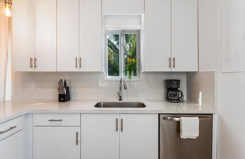 Liberty City Villa | 4 Bedroom Villa 5 minutes from Wynwood Sleeps 12