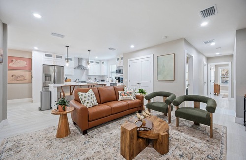 Dixieland House | 4 Bedrooms 3 Baths Historic Luxury Retreat in Downtown