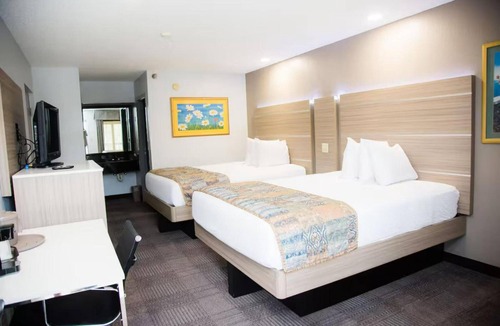 Mary Esther Hotel | 4 Double Queen Rooms | Near Gulfarium Marine Adventure Park | Free Parking