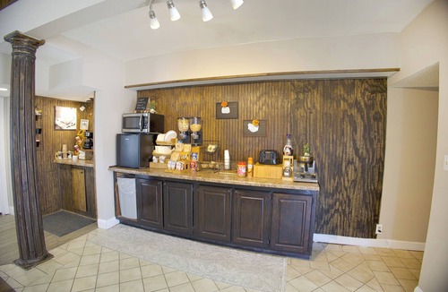 Brownsville Hotel | 4 Inviting 2 Queen Bed Units w/Elegant Touches and Quick Access to Local Sights