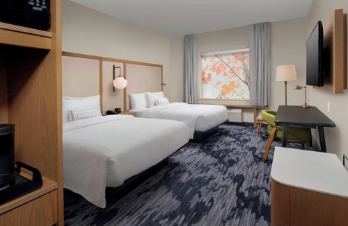 Doral Hotel | 4 Inviting Space Near Miami Airport l Onsite Pool, Free Shuttle and Breakfast